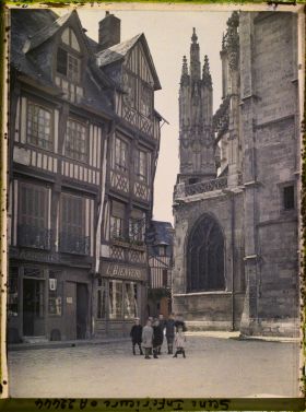 Image représentant Vieilles maisons place de l'église