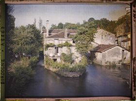 Image représentant Le vieux moulin maison comme les murs en plaques calcaires