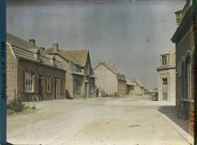 Image représentant Belgique, Kortewelde, Une rue reconstruite