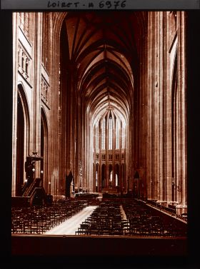 Image représentant L'intérieur de la nef de la cathédrale Sainte-Croix