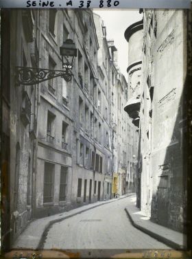 Image représentant La rue de l'Hôtel-de-Ville, au niveau de l'Hôtel de Sens