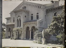 Image représentant La façade nord de la villa Cypris, côté rue, vue en direction du sud-est