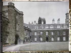 Image représentant Vue vers l'entrée du Christ College