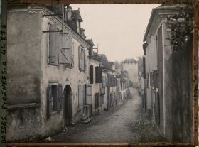 Image représentant France, Orthez, La rue du Pont (maisons à entablements sculptés)