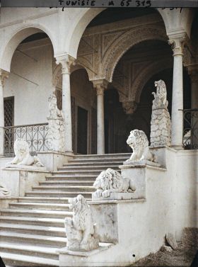 Image représentant Détail de l'escalier des Lions menant aux appartements beylicaux du palais du Bardo