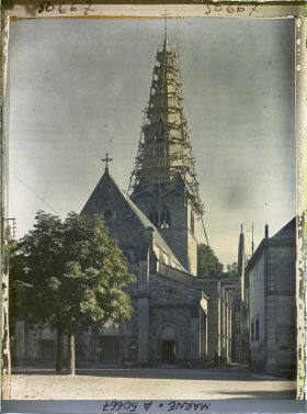 Image représentant France, Suippes, L'Eglise en reconstruction