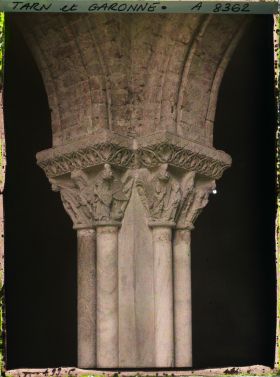 Image représentant Un des chapiteaux de l'abbaye Saint-Pierre