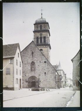 Image représentant France, Kaysersberg, L'Eglise et la vieille fontaine