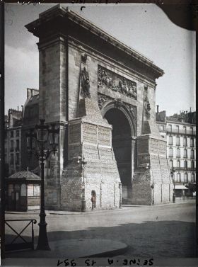 Image représentant La porte Saint-Denis protégée contre les bombardements boulevard de Bonne-Nouvelle