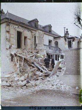 Image représentant Une maison en ruine rue Jacquart après un bombardement