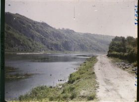 Image représentant Belgique, Hastière, Aspect de la Meuse en aval du Village