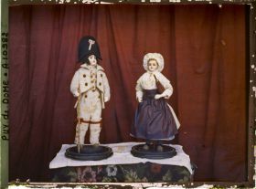 Image représentant France, Issoire, Poupées en Costumes auvergnats, époque 1830, appartenant à Mme Foububt