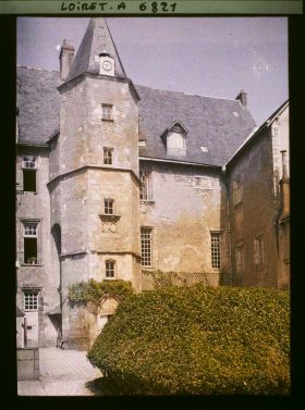 Image représentant La cour de l'ancien château de Beaugency
