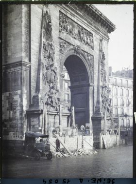 Image représentant Démantèlement des protections anti-bombardement sur la porte Saint-Denis
