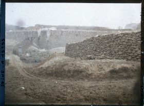 Image représentant La démolition des fortifications (à la porte d'Auteuil ?)