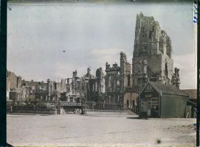 Image représentant France, Arras, L'Hôtel de Ville vu de la place de la Vaquerie