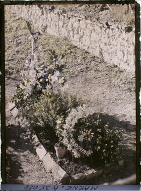 Image représentant France, Aspect d'une tombe isolée