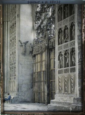 Image représentant France, Reims, Intr de la Cathédrale : Statues du portail (Intérieur)