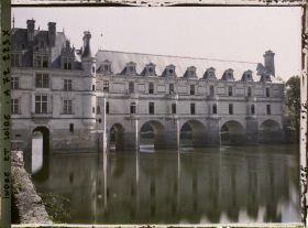 Image représentant La façade ouest du château sur le Cher
