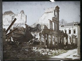 Image représentant France, St Quentin, L'Hôtel des postes, près de l'Eglise