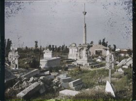 Image représentant France, Juvincourt et Damary , Ruines au Cimetière Civil