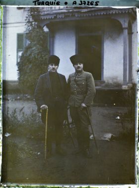 Image représentant Le Gouverneur de la ville et le Commandant de la Gendarmerie