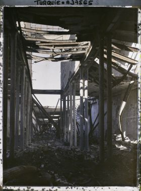Image représentant Turquie, Smyrne, Quartier Arménien et Grec, Gds magasins détruits Rue Soultanieb