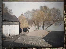 Image représentant Meule de paille perchée