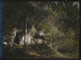 Image représentant France, Montespan (Hte Garonne), Vue d'ensemble de l'abri sous roche des bords de la Garonne