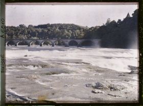 Image représentant Les chutes du Rhin et le pont ferrovière Rheinfallweg