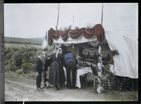 Image représentant Le reposoir de saint Thurien sur le parcours de la Grande Troménie