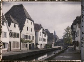 Image représentant France, Wissembourg, Le Bruchstaden, au fond, le Temple Protestant