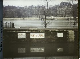 Image représentant Les quais de la gare du Pont de l'Alma inondés par la crue de la Seine