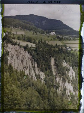 Image représentant Les Pyramides de terre (ou Cheminées de Fées) de Renon