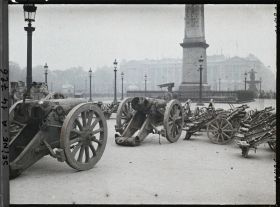 Image représentant Canons pris aux Allemands exposés au pied de l'Obélisque, place de la Concorde