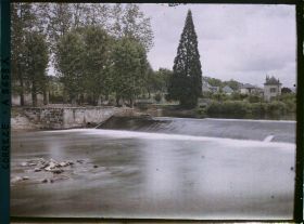 Image représentant Le digue et les bords de la Corrèze