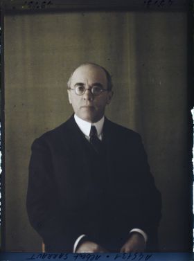 Image représentant Monsieur  https://musee-albert-kahn.s-museum.fr/home/NWQ2OTAwYzNmYjZlZTk1ZWQwODJmMjY4L2dlbmVyaWMtbm90aWNlLXRhYi9hdXRob3JpdHkvNjE3YTc5ZjVjZjhiODk2OGIzMzM3ZDIx/5d6900c3fb6ee95ed082f268/generic-notice-tab/authority/617a79ebcf8b8968b333773c Albert Sarraut