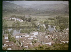 Image représentant France, Luzech, Le pont de l'aval et les vieux toits plats méditerranéens