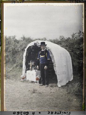 Image représentant Le reposoir de Notre-Dame du Rosaire en Plogonnec, sur le parcours de la Grande Troménie