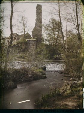 Image représentant La tour, ruine le long de l'Isle