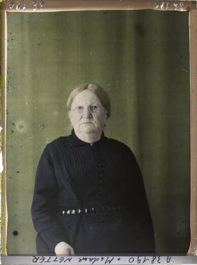 Image représentant https://musee-albert-kahn.s-museum.fr/home/NWQ2OTAwYzNmYjZlZTk1ZWQwODJmMjY4L2dlbmVyaWMtbm90aWNlLXRhYi9hdXRob3JpdHkvNjE3YTc5ZjVjZjhiODk2OGIzMzM3ZDIx/5d6900c3fb6ee95ed082f268/generic-notice-tab/authority/617a79ebcf8b8968b33374b4 Madame Antoinette Netter