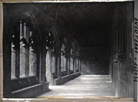 Image représentant L'allée du cloître du New College