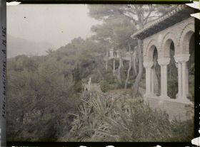 Image représentant Galerie byzantine du jardin de la villa Cypris, vue vers le nord-est