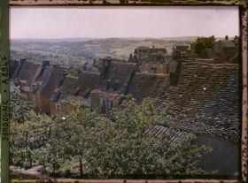 Image représentant France, Domme, Vu des toits de la Domme prise du haut de la porte des tours