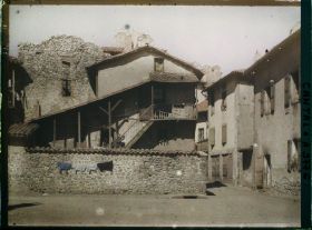 Image représentant De vieilles maisons, rue des Dames
