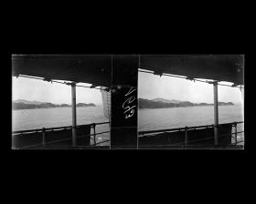 Image représentant La côte découpée, vue depuis la passerelle du Koréa