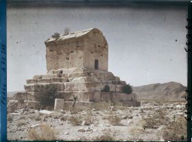 Image représentant Le tombeau de Cyrus II (vers 530 avant JC.)