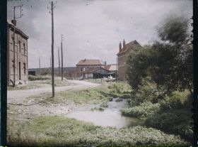 Image représentant France, Souchez, Ruisseau "Le Souchez" et entrée Sud du Village