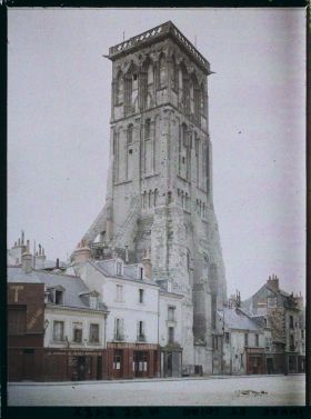 Image représentant La tour Charlemagne, vue de la rue Châteauneuf