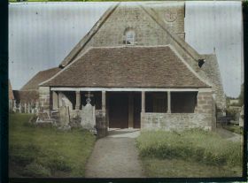Image représentant L'auvent de l'église et le cimetière